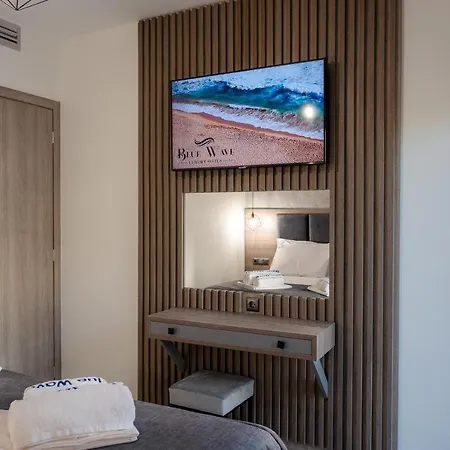 Blue Wave Luxury Aparthotel Nea Iraklitsa