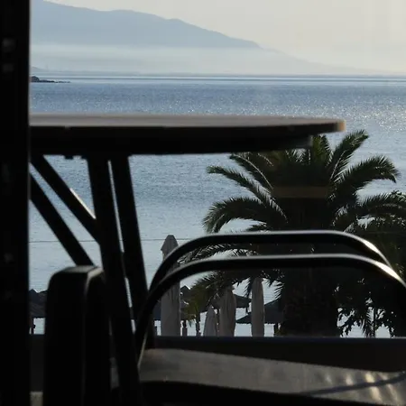 Blue Wave Luxury Aparthotel 4*